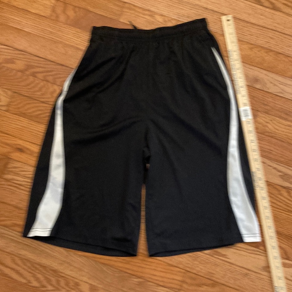 Nike boys XL shorts teen size (used) pockets and drawstrings - Picture 1 of 10